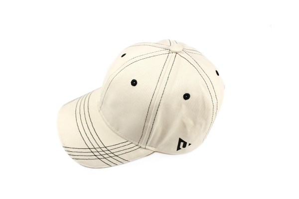 Kšiltovka s ozdobným prošíváním