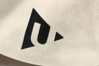 Kšiltovka s ozdobným prošíváním 