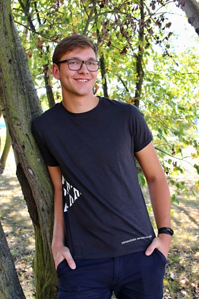 Tričko s trojúhelníkovou texturou - žíhané