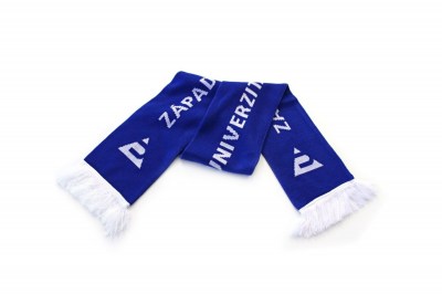 Sportovní šála s vyplétaným logem