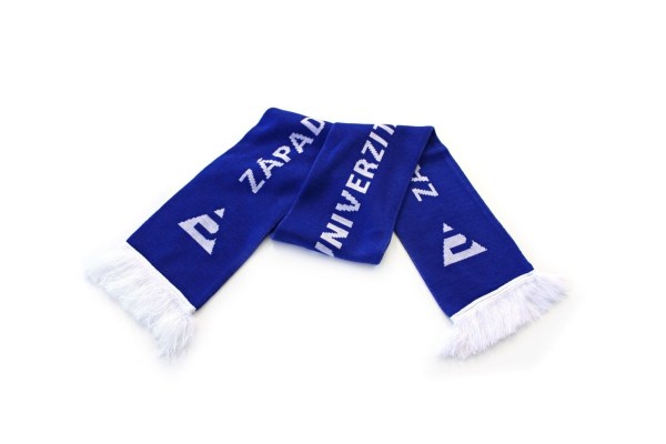 Sportovní šála s vyplétaným logem