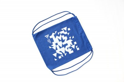 Modrý recyklovaný vak na záda