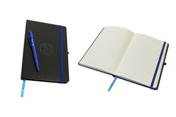 Poznámkový zápisník s modrými doplňky
