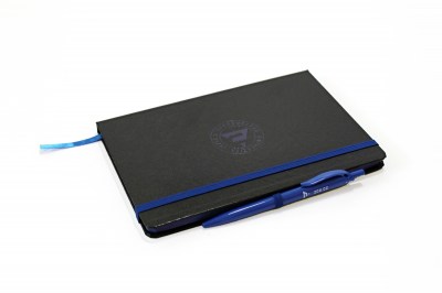 Poznámkový zápisník s modrými doplňky